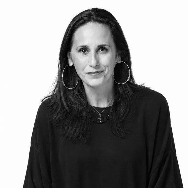 Retrato en blanco y negro de una integrante del equipo de Flint
